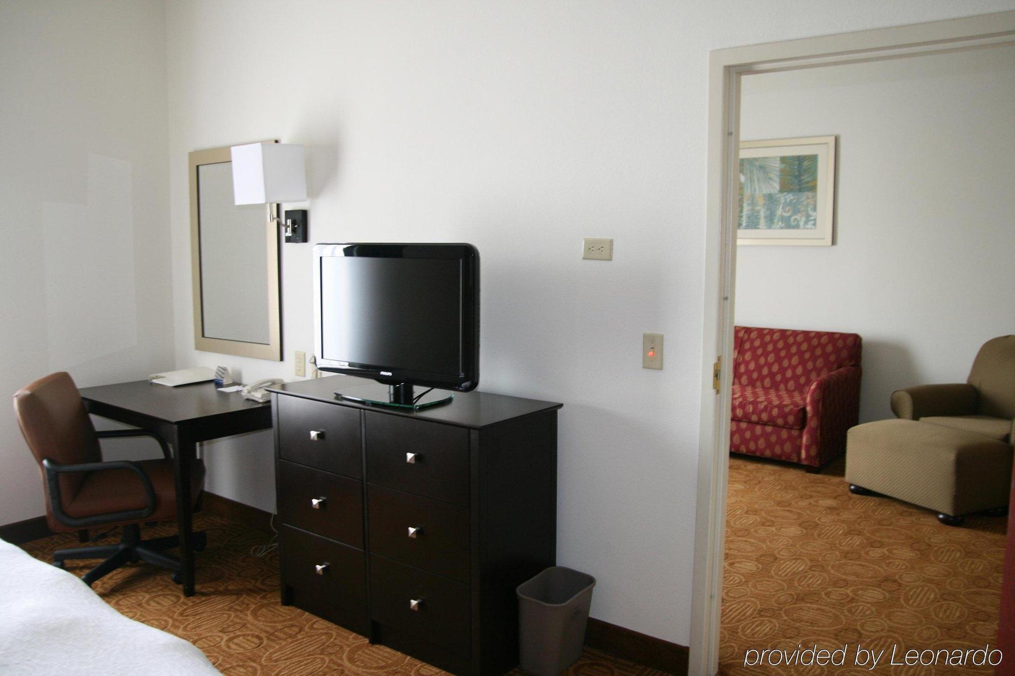 ハンプトン イン&スイーツ トレド ノース ホテル 部屋 写真